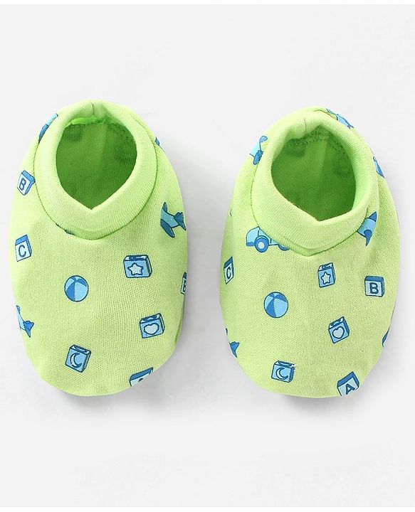Babyhug 100% Cotton Cap Mittens And Booties Set Airplane Pattern Green - Diameter 12.5 cm
