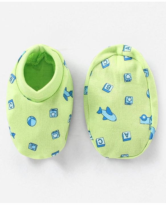 Babyhug 100% Cotton Cap Mittens And Booties Set Airplane Pattern Green - Diameter 12.5 cm