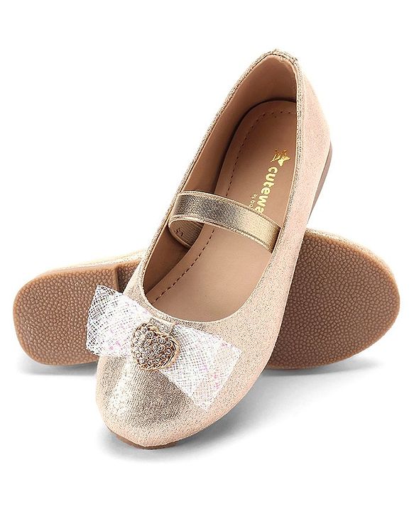 Cute Walk By Babyhug Strap Closure Bellies With Heart Applique - Golden