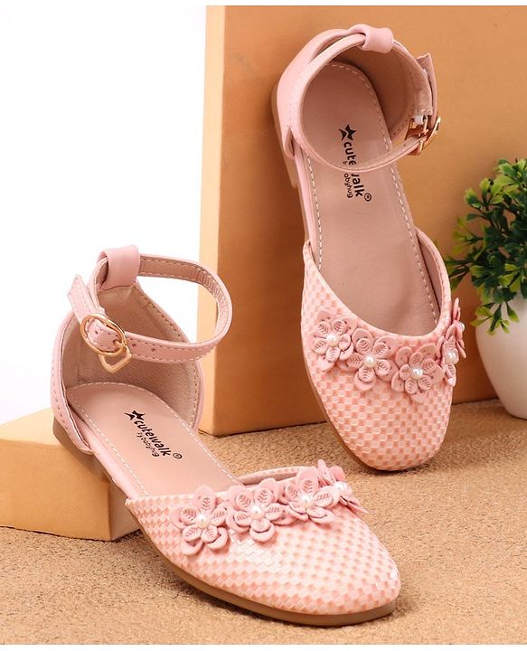 Cute Walk by Babyhug Bellies with Buckle Closure Floral Applique - Pink