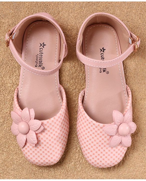 Cute Walk by Babyhug Bellies with Buckle Closure Floral Applique - Pink