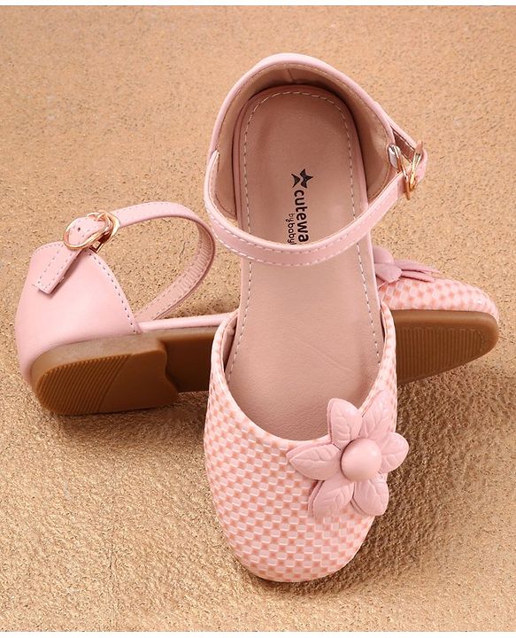 Cute Walk by Babyhug Bellies with Buckle Closure Floral Applique - Pink