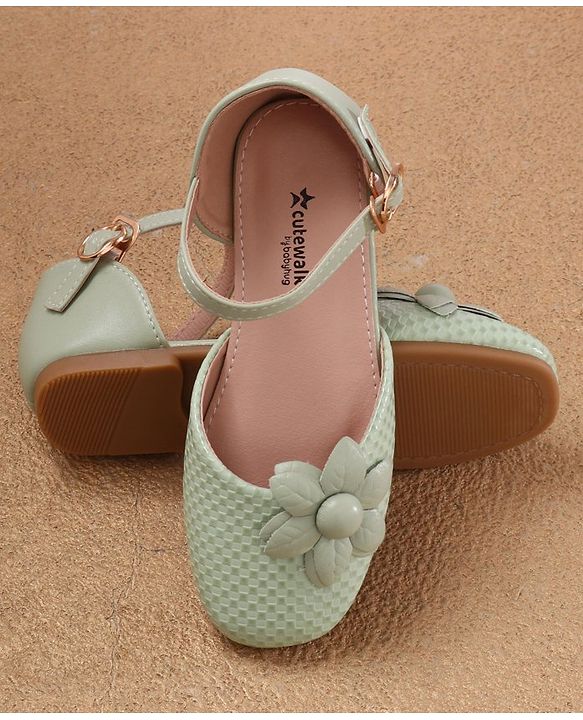Cute Walk by Babyhug Bellies with Buckle Closure Floral Applique - Pink