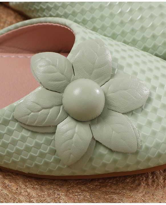 Cute Walk by Babyhug Bellies with Buckle Closure Floral Applique - Pink