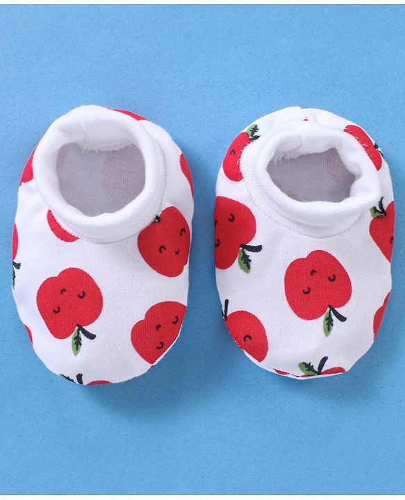Babyhug 100% Cotton Cap Mittens & Booties Apple Print White- Diameter 11 cm