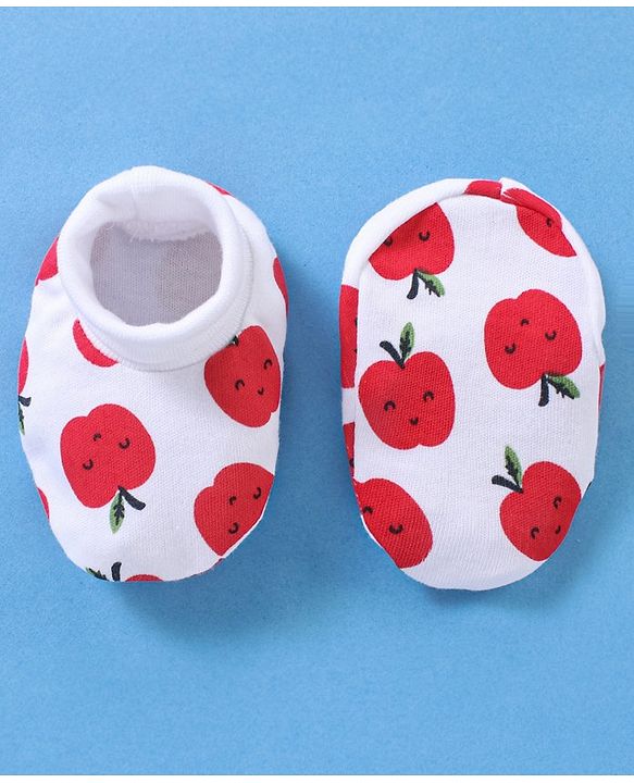 Babyhug 100% Cotton Cap Mittens & Booties Apple Print White- Diameter 11 cm
