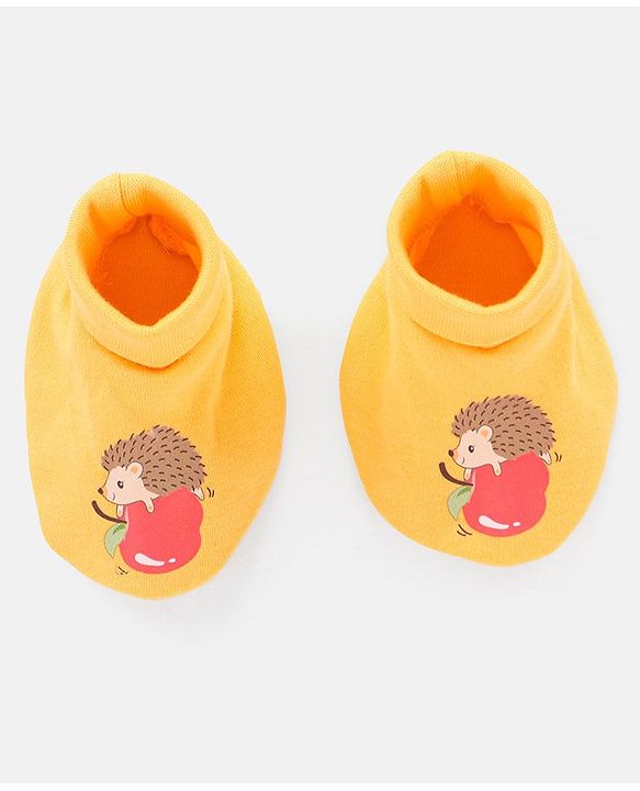Babyhug 100% Cotton Cap Mittens & Booties With Porcupine Print -Yellow