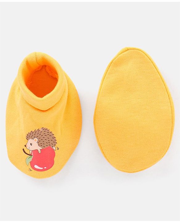 Babyhug 100% Cotton Cap Mittens & Booties With Porcupine Print -Yellow