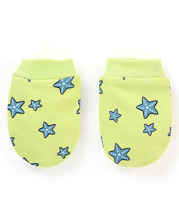 Babyhug 100% Cotton Cap Mittens & Booties Star Fish Print Green- Diameter 12.5 cm
