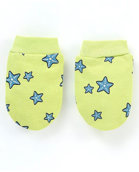 Babyhug 100% Cotton Cap Mittens & Booties Star Fish Print Green- Diameter 12.5 cm