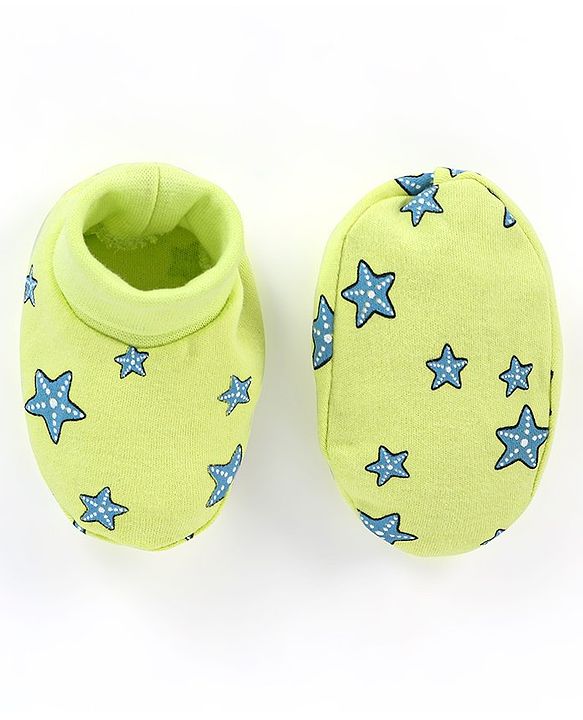 Babyhug 100% Cotton Cap Mittens & Booties Star Fish Print Green- Diameter 12.5 cm