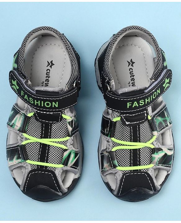 Cute Walk by Babyhug  Sandals With Velcro Closure Star Print & Applique- Green