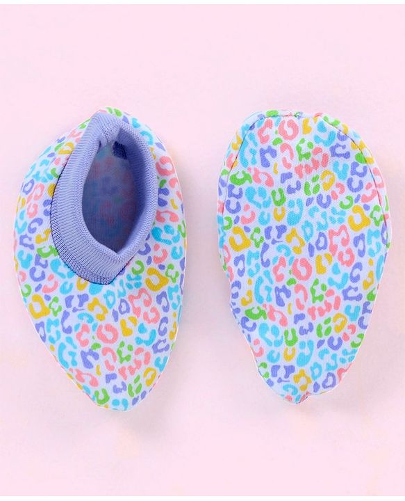 Babyhug 100% Cotton Abstract Printed Cap Mittens & Booties Purple - Diameter 10 cm