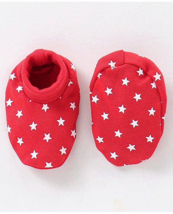 Babyhug 100% Cotton Cap Mittens & Booties Star Print Red - Cap Diameter 9.5 cm