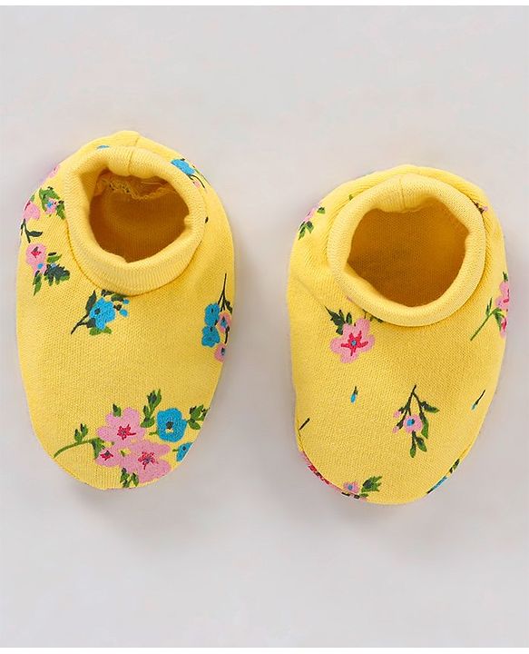 Babyhug 100% Cotton Cap Mittens And Booties Floral Print Yellow - Diameter 9 cm