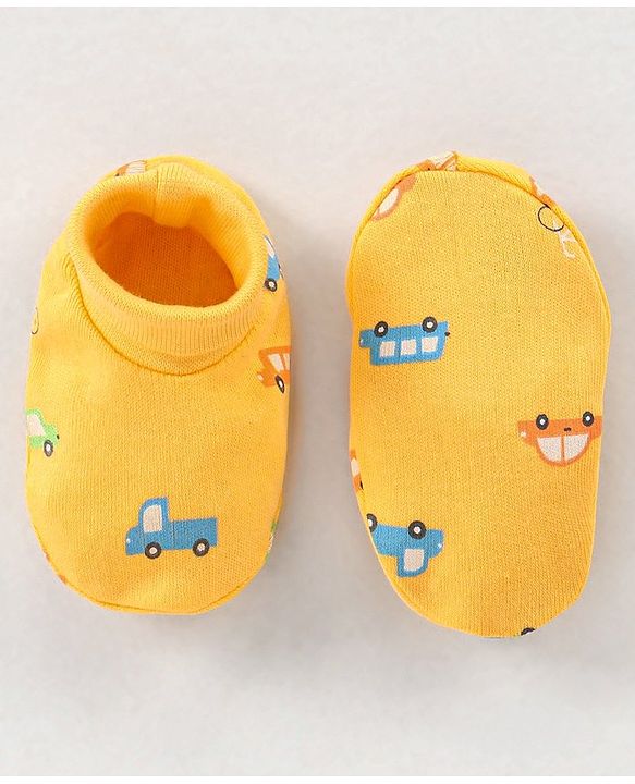 Babyhug 100% Cotton Knit Vehicles Printed Cap Mittens & Booties Set Yellow - Diameter - 9 cm