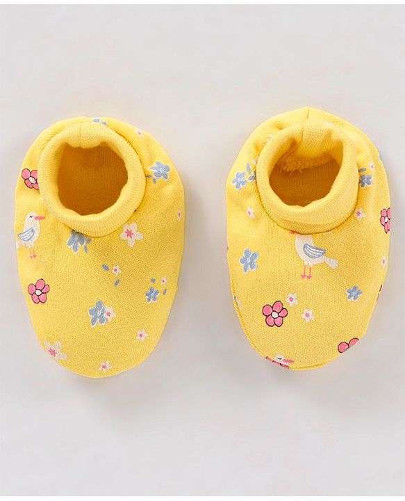 Babyhug 100% Cotton Cap Mittens & Booties Floral Print Yellow- Diameter 11.5 cm