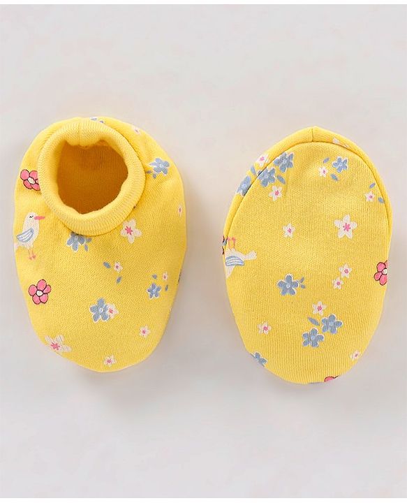 Babyhug 100% Cotton Cap Mittens & Booties Floral Print Yellow- Diameter 11.5 cm