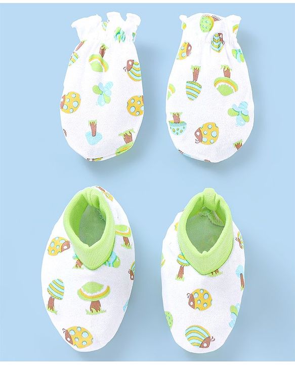 Babyhug 100% Cotton Mittens And Booties Set Mushroom Printed - White