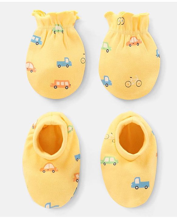 Babyhug 100% Cotton Mittens and Booties Car Print - Yellow