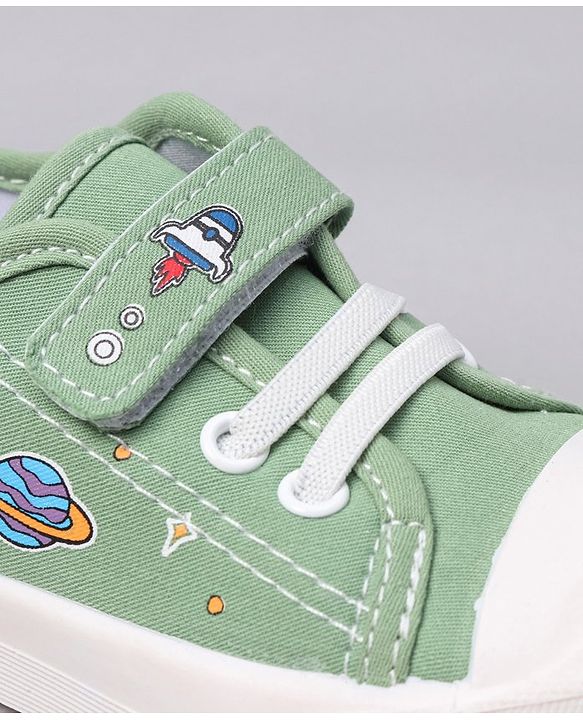 Cute Walk by Babyhug Velcro Closure Casual Shoes with Astro Graphics - Green