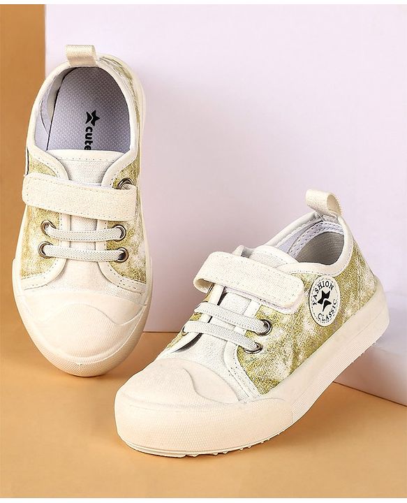 Cute Walk by Babyhug Velcro Closure Casual Shoes - Off White
