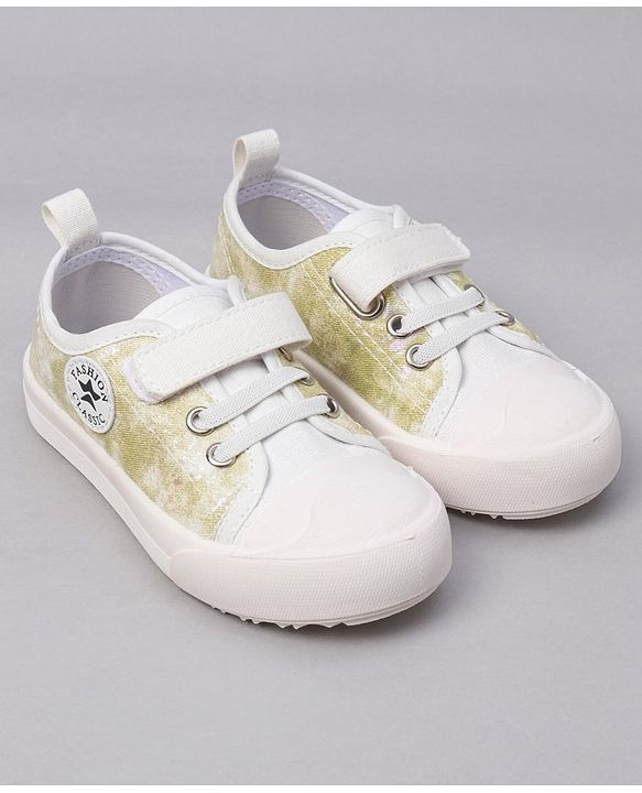 Cute Walk by Babyhug Velcro Closure Casual Shoes - Off White