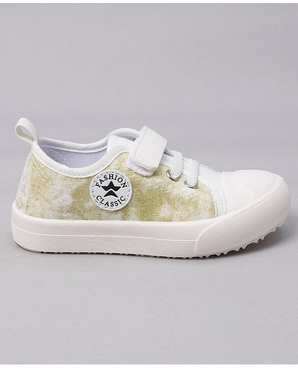 Cute Walk by Babyhug Velcro Closure Casual Shoes - Off White