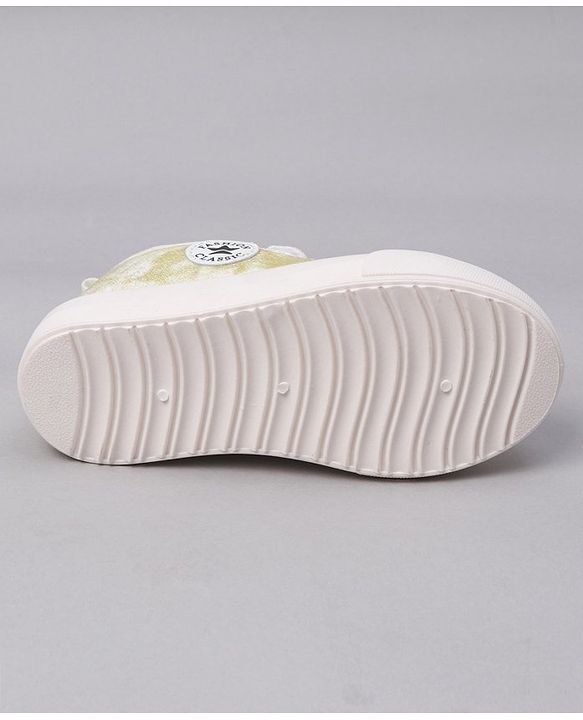Cute Walk by Babyhug Velcro Closure Casual Shoes - Off White