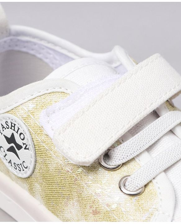 Cute Walk by Babyhug Velcro Closure Casual Shoes - Off White