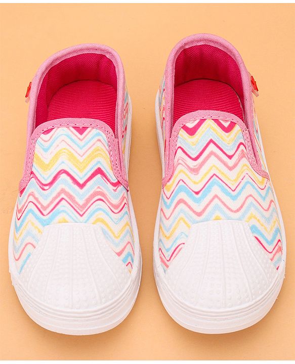 Cute Walk by Babyhug Slip On Chevron Printed Casual Shoes - Pink