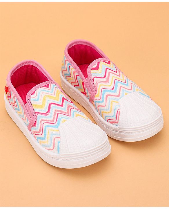 Cute Walk by Babyhug Slip On Chevron Printed Casual Shoes - Pink