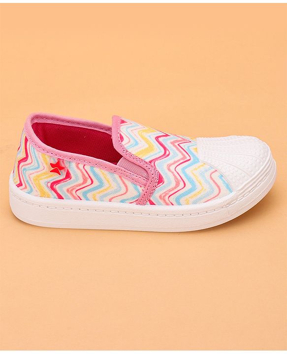 Cute Walk by Babyhug Slip On Chevron Printed Casual Shoes - Pink