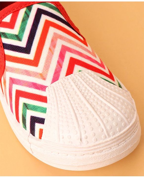 Cute Walk by Babyhug Slip On Chevron Printed Causal Shoes - Red