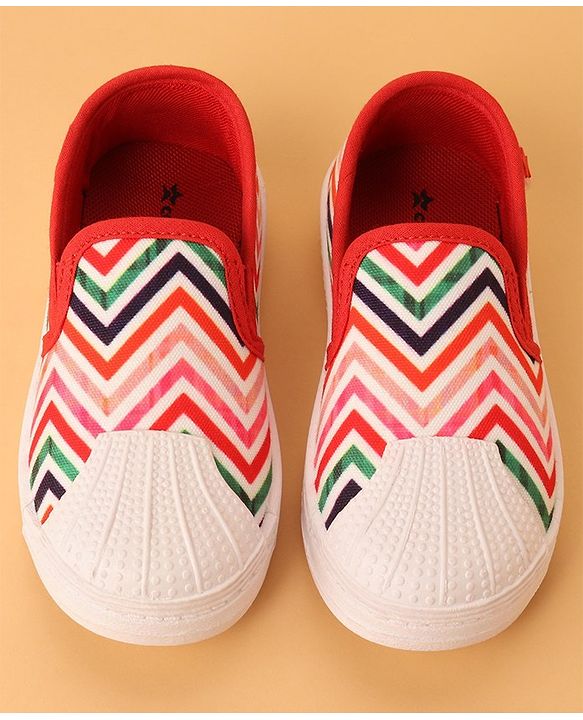 Cute Walk by Babyhug Slip On Chevron Printed Causal Shoes - Red