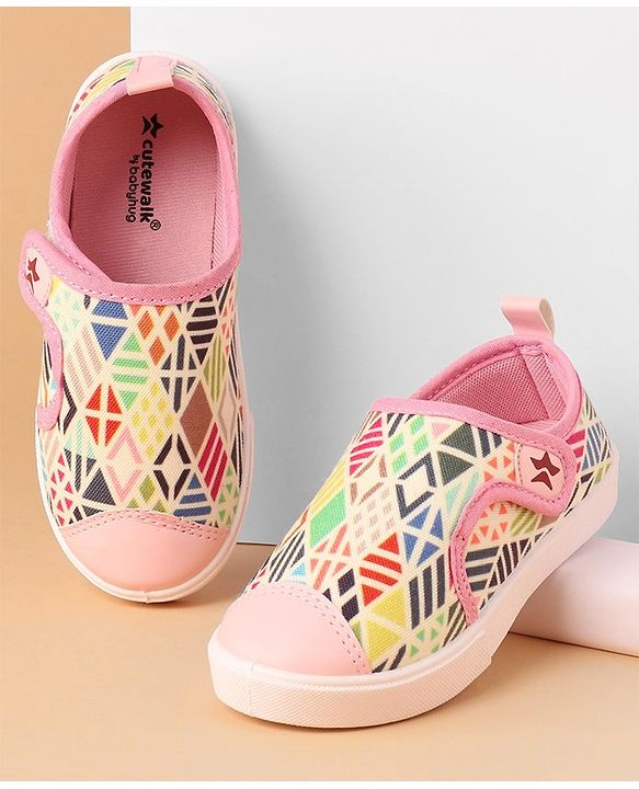 Cute Walk by Babyhug Casual Shoes with Velcro Closure Geometric Pattern - Pink