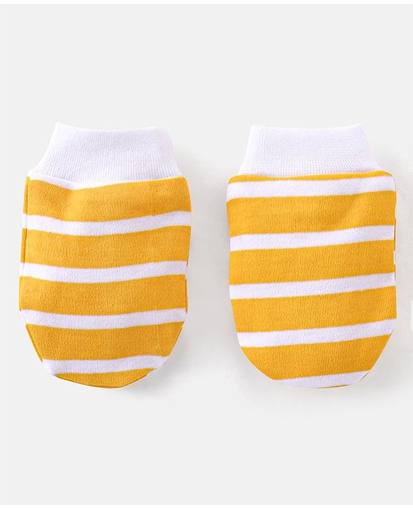 Babyhug 100% Cotton Knit Half Sleeves Onesie with Diaper Pants Cap Mittens & Booties Giraffe Print - Grey & Yellow