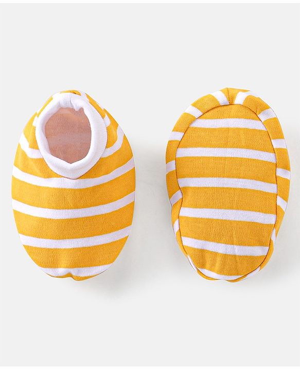 Babyhug 100% Cotton Knit Half Sleeves Onesie with Diaper Pants Cap Mittens & Booties Giraffe Print - Grey & Yellow