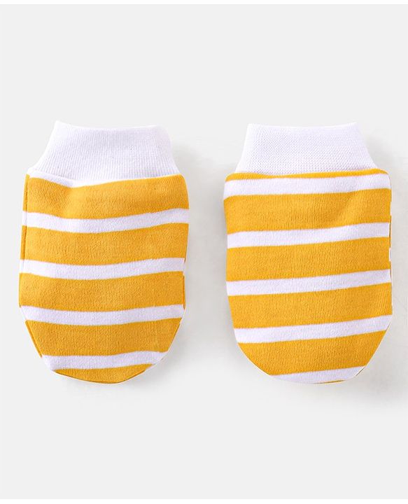 Babyhug 100% Cotton Knit Half Sleeves Onesie with Diaper Pants Cap Mittens & Booties Giraffe Print - Grey & Yellow