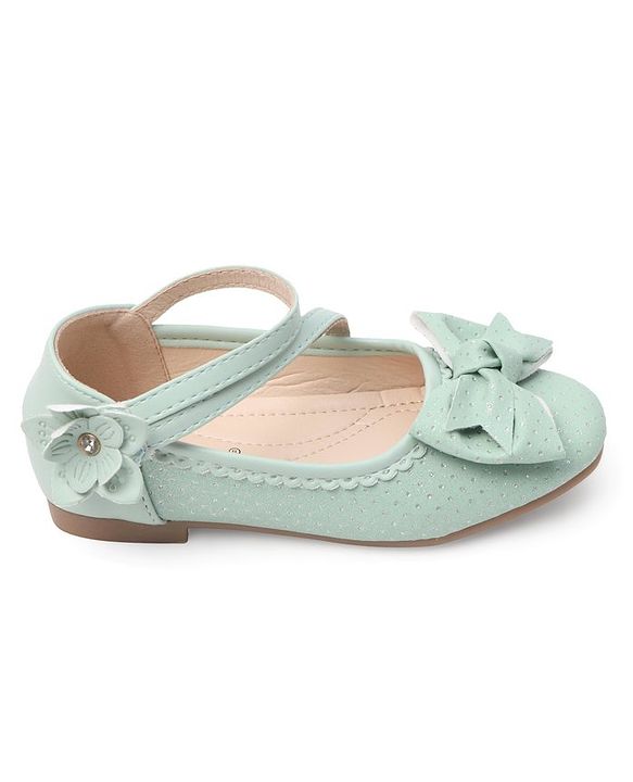 Cute Walk by Babyhug Bellies with Velcro Closure & Bow Applique - Green