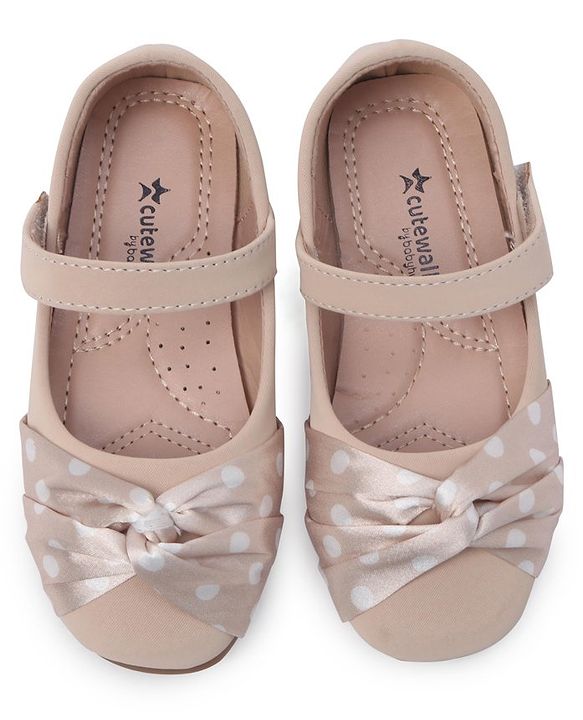 Cute Walk by Babyhug Bellies with Velcro Closure with Applique - Beige