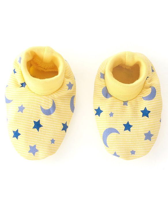 Babyhug 100% Cotton Cap Mittens & Booties Moon & Stars Print Yellow- Diameter 9.5 cm