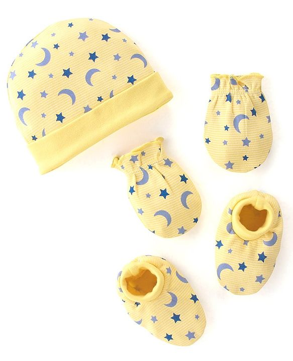 Babyhug 100% Cotton Cap Mittens & Booties Moon & Stars Print Yellow- Diameter 9.5 cm