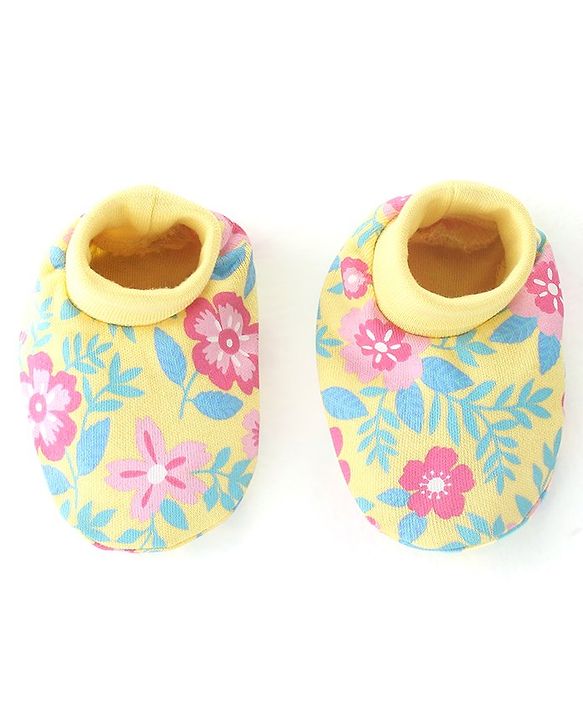 Babyhug 100% Cotton Cap Mittens & Booties Floral Print- Yellow