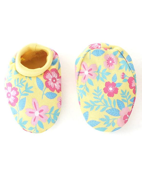 Babyhug 100% Cotton Cap Mittens & Booties Floral Print- Yellow