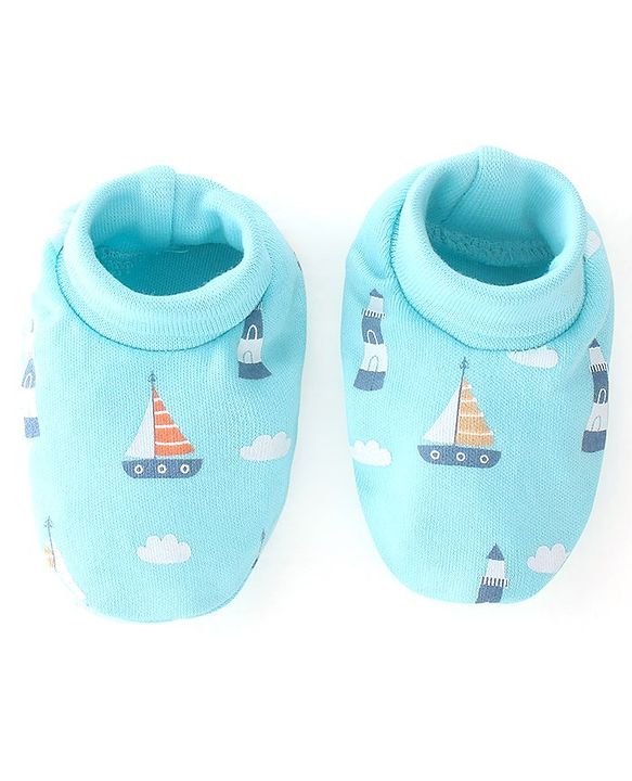 Babyhug 100% Cotton Cap Mittens & Booties Boat Print- Blue Cap Diameter- 10 Cm, Mittens Dim- 10 Cm, Booties Dim- 11 Cm, No of Pcs- 5, Size- 3-6M