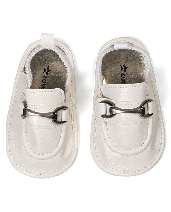 Cute Walk by Babyhug Slip On Booties Solid Color - Brown
