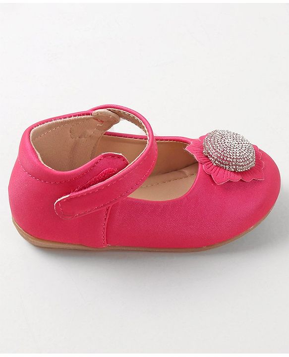 Cute Walk by Babyhug Bellies With Velcro Closure & Floral Applique - Pink