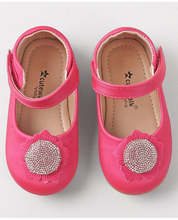Cute Walk by Babyhug Bellies With Velcro Closure & Floral Applique - Pink