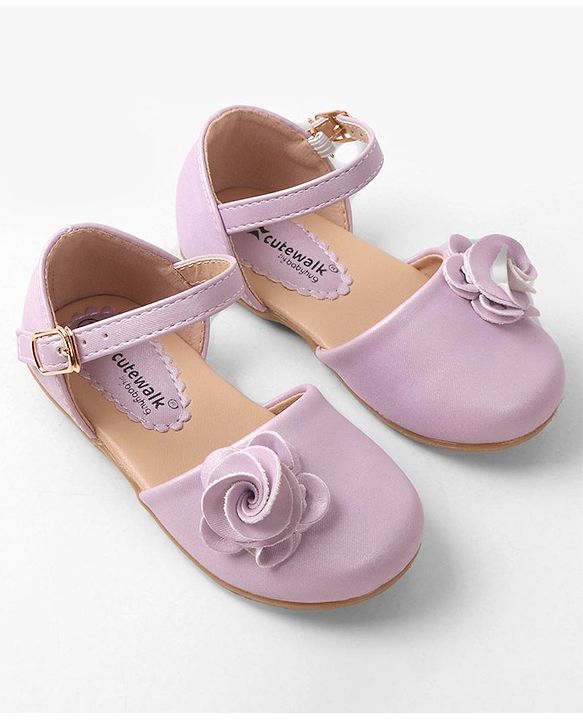Cute Walk by Babyhug Bellies With Buckle Closure & Floral Applique - Red